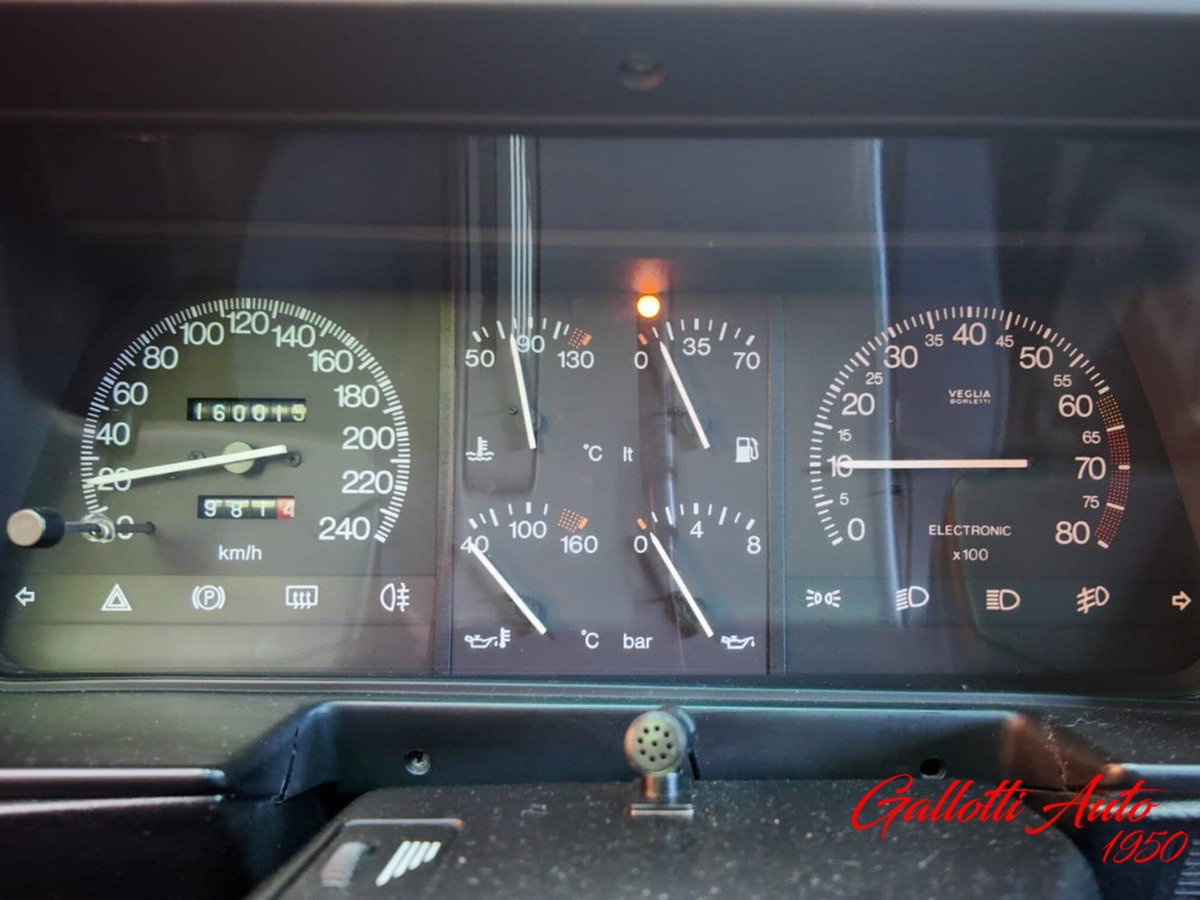 Lancia Thema i.e. turbo 16V (11)