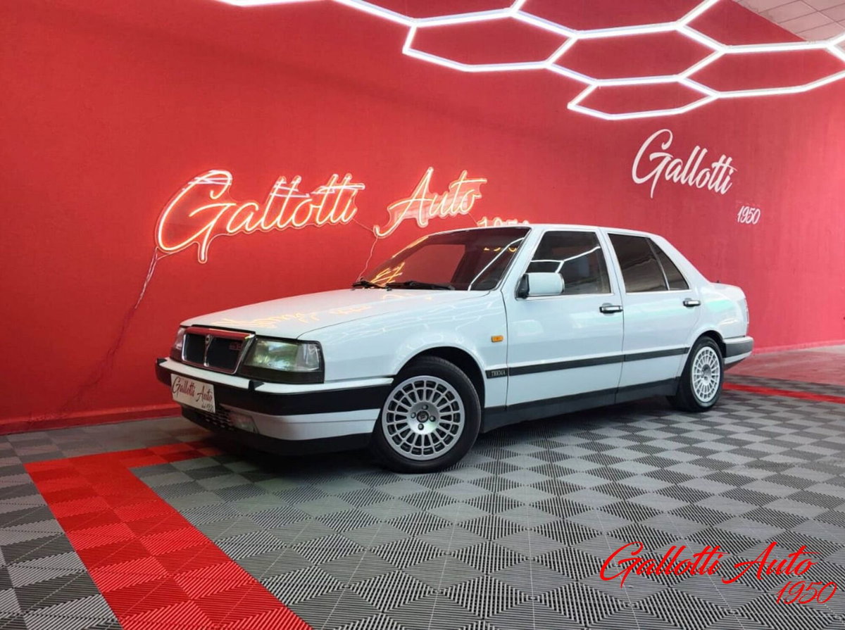 Lancia Thema i.e. turbo 16V (16)