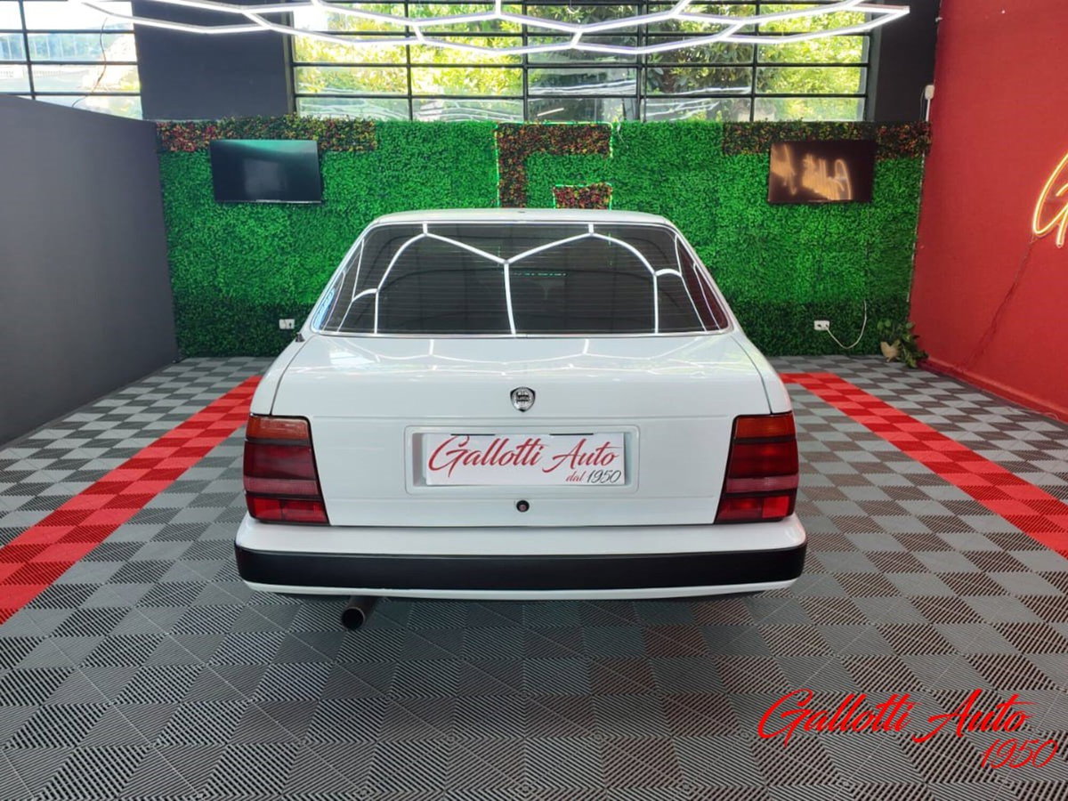 Lancia Thema i.e. turbo 16V (5)