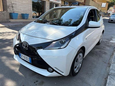 Toyota Aygo 1.0 VVT-i 69 CV 5 porte x-play usata
