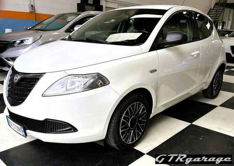 Lancia Ypsilon 1.3 MJT 16V 95 CV 5 porte S&S S Momodesign