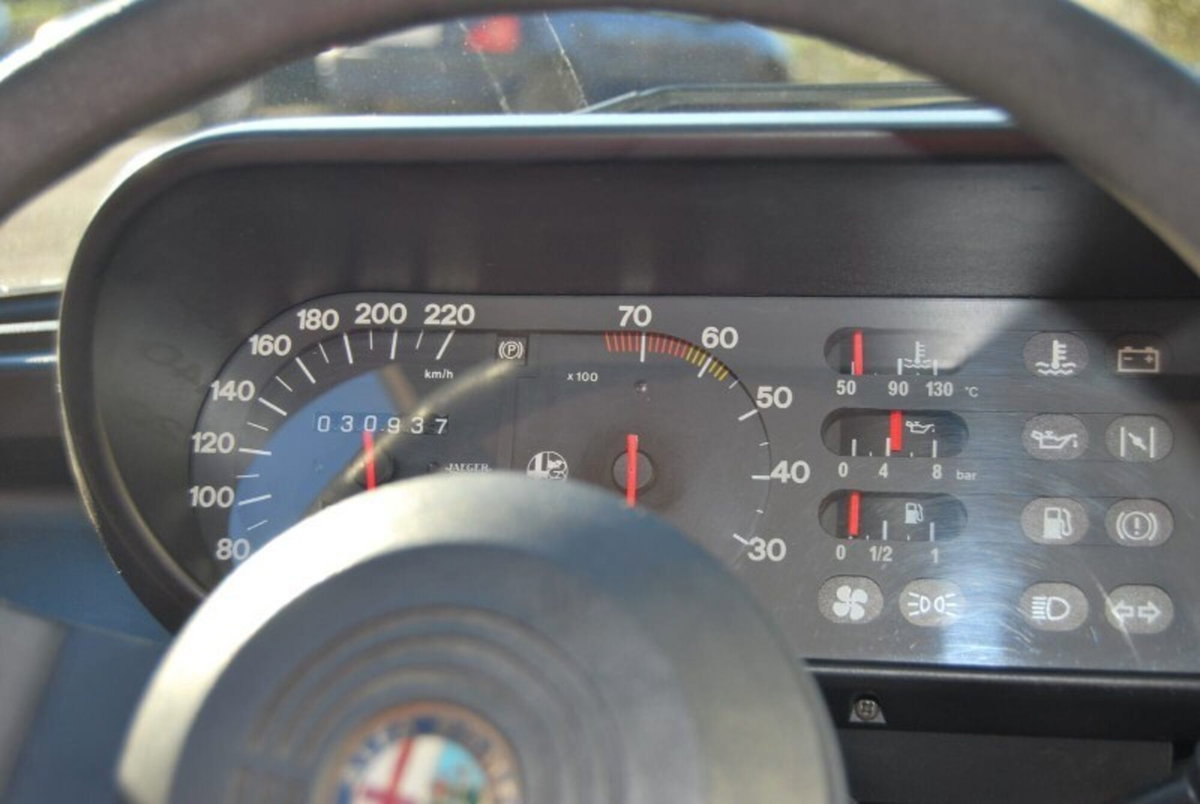 Alfa Romeo Giulietta 1.6 L (10)