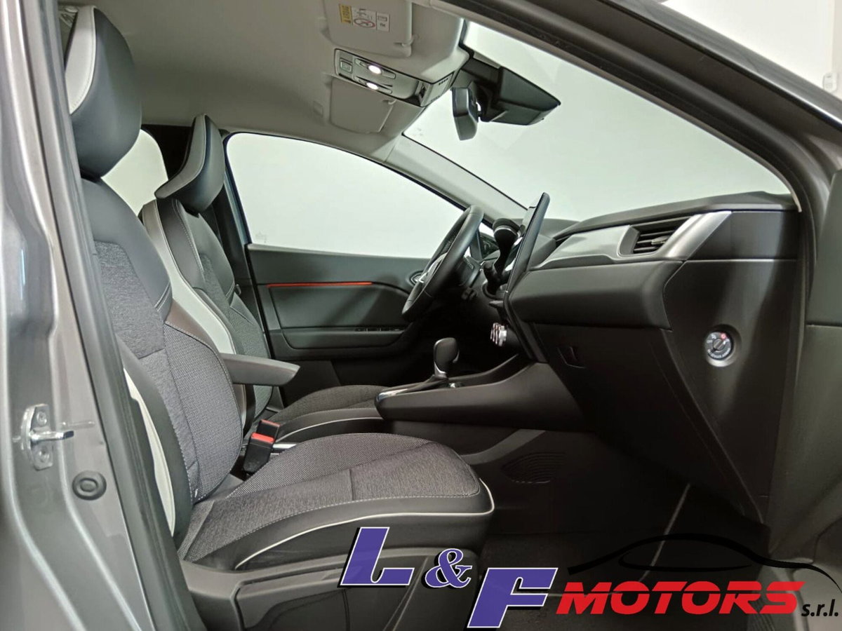 Renault Captur Plug-in Hybrid E-Tech 160 CV Intens (20)