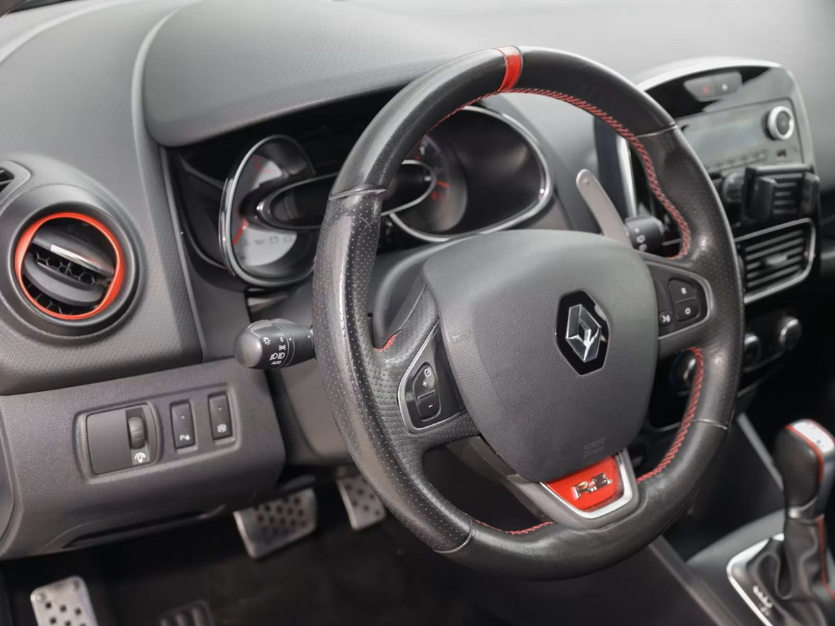 Renault Clio TCe 220CV EDC 5 porte Energy R.S. Trophy (10)