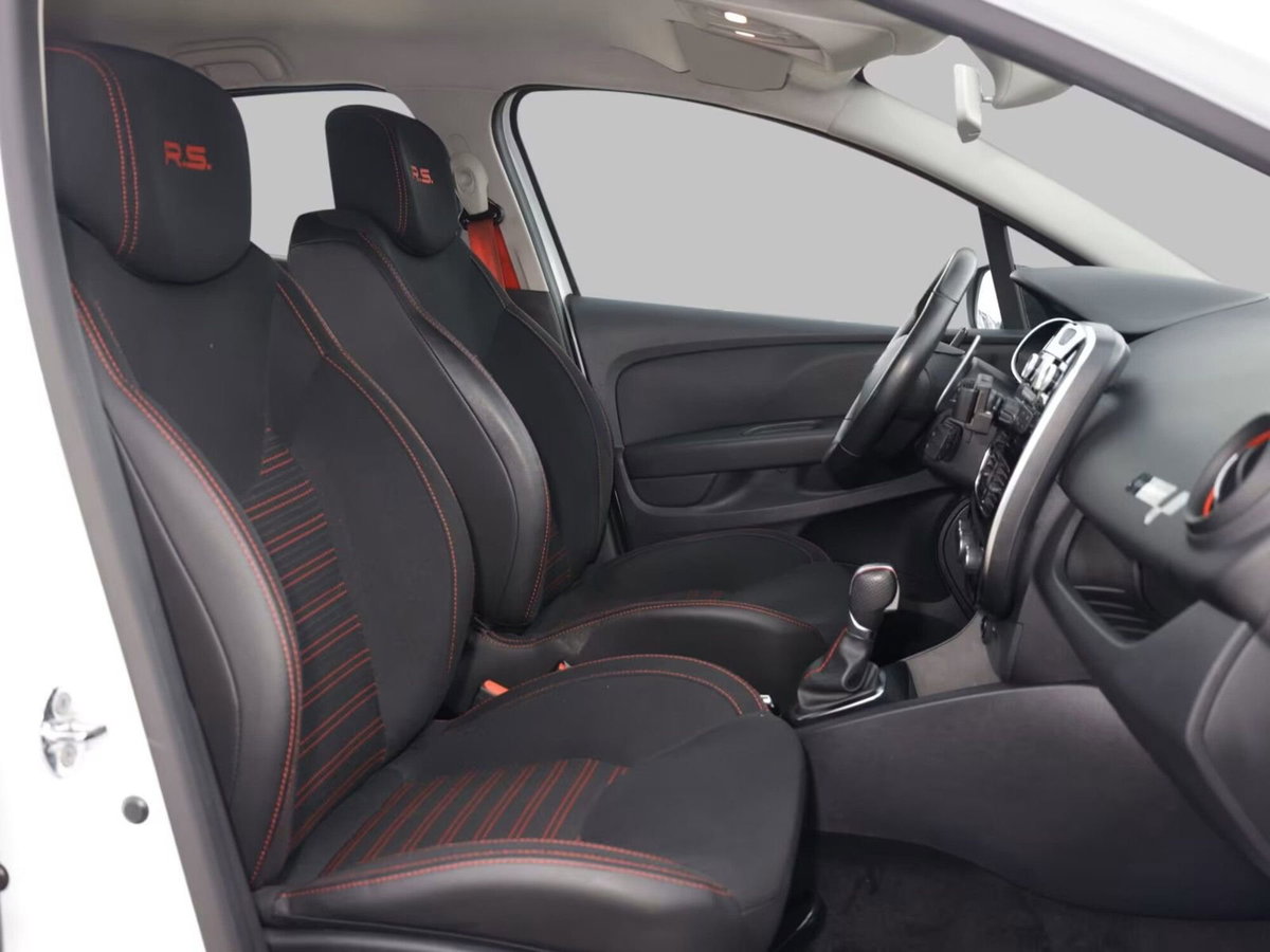Renault Clio TCe 220CV EDC 5 porte Energy R.S. Trophy (15)