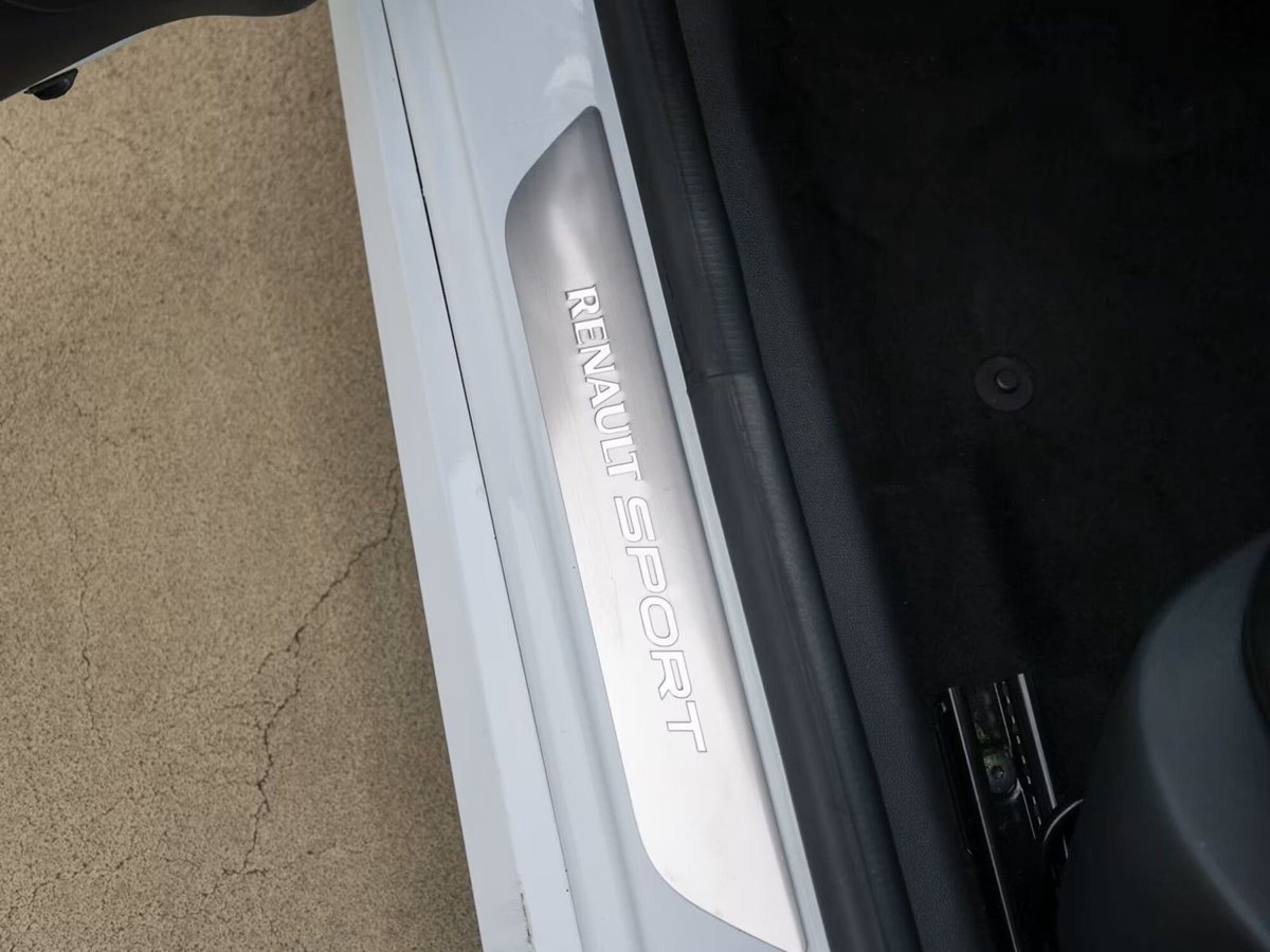 Renault Clio TCe 220CV EDC 5 porte Energy R.S. Trophy (7)