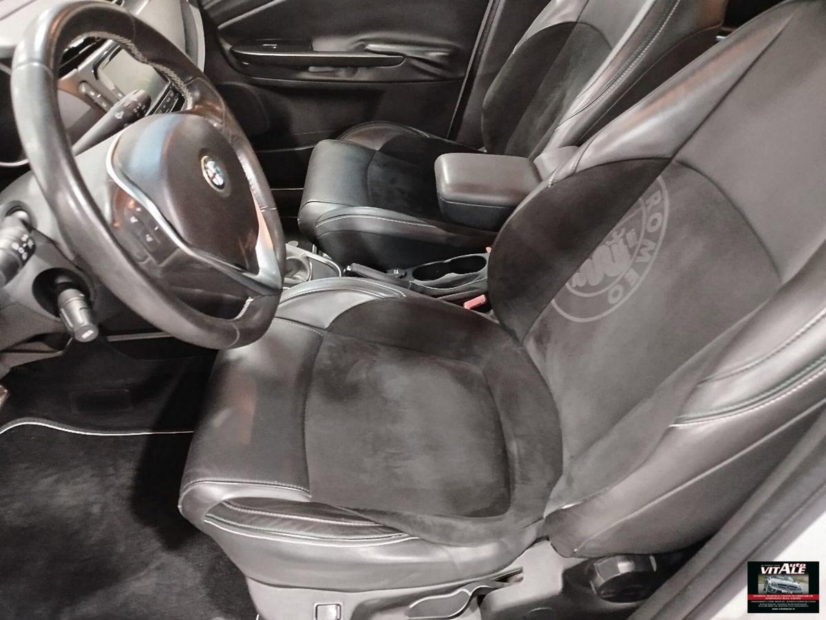 Alfa Romeo Giulietta 1.6 JTDm-2 Giulietta (13)