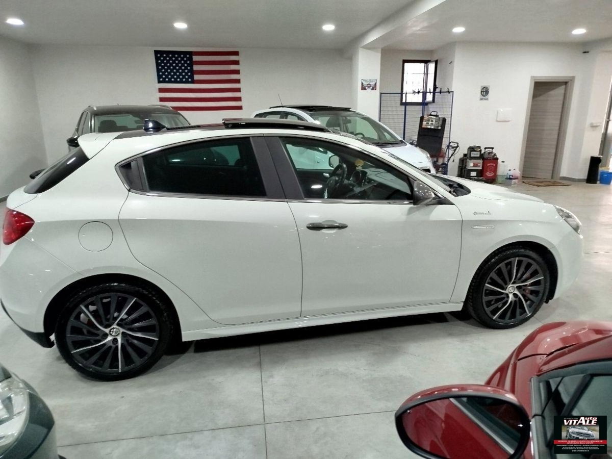 Alfa Romeo Giulietta 1.6 JTDm-2 Giulietta (4)