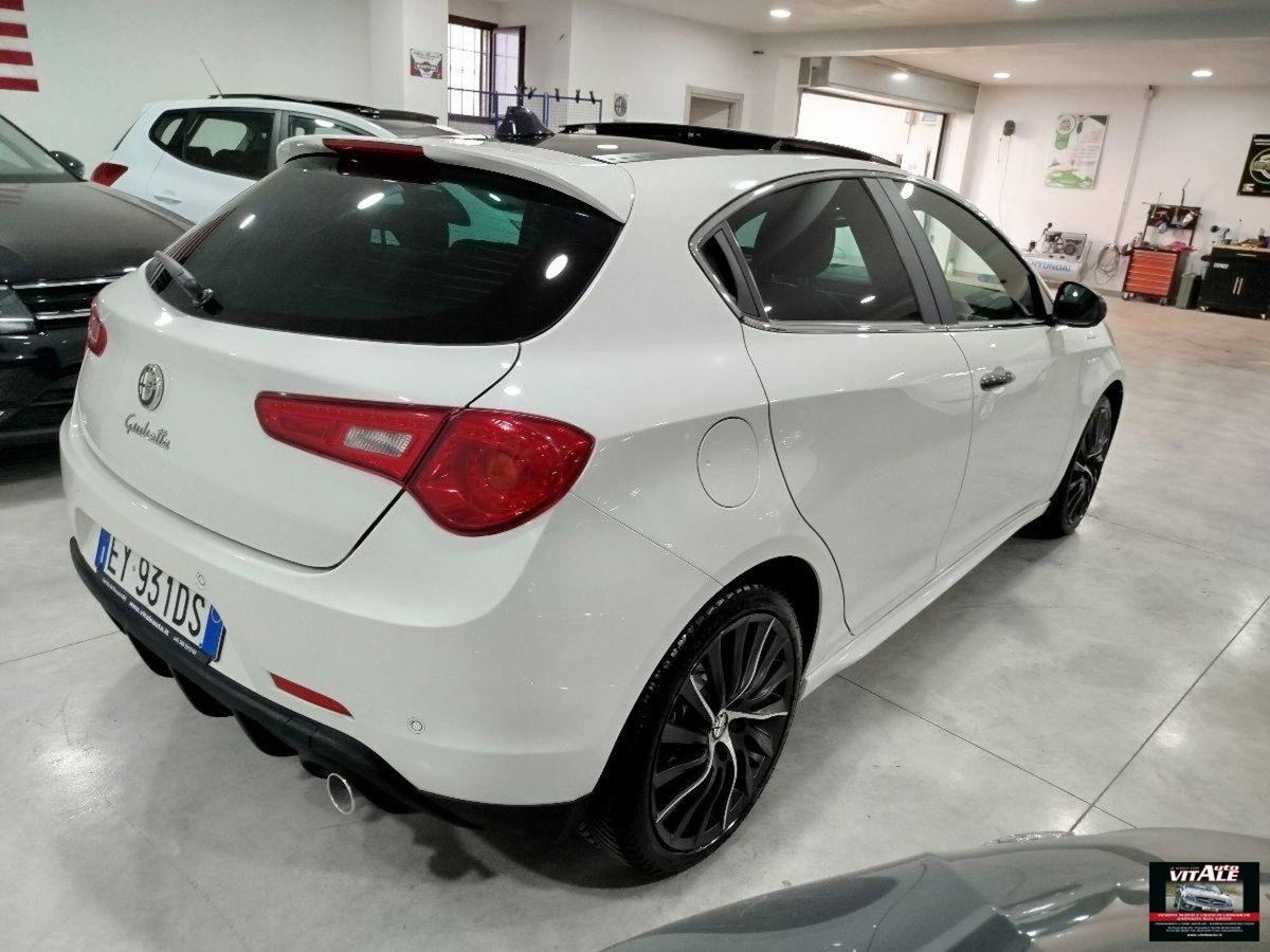 Alfa Romeo Giulietta 1.6 JTDm-2 Giulietta (5)