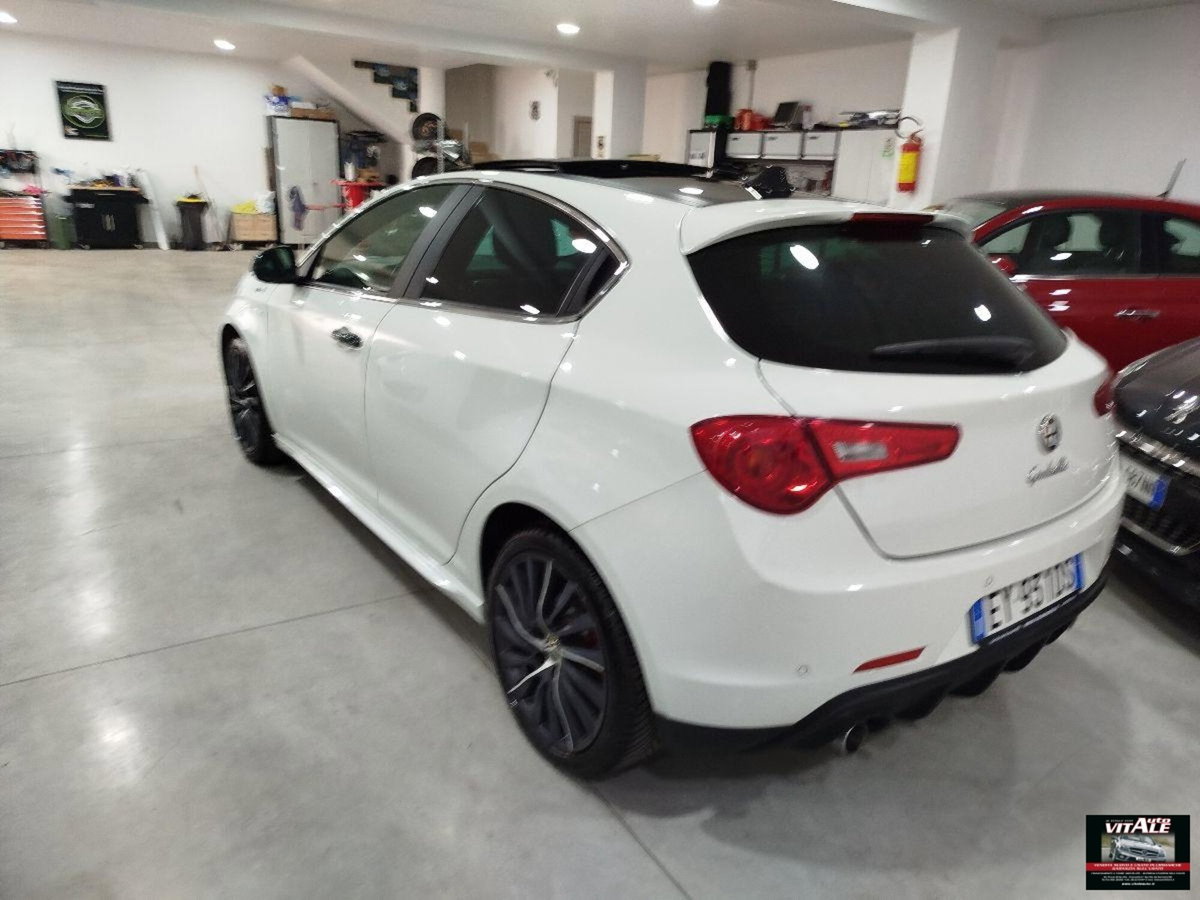 Alfa Romeo Giulietta 1.6 JTDm-2 Giulietta (7)