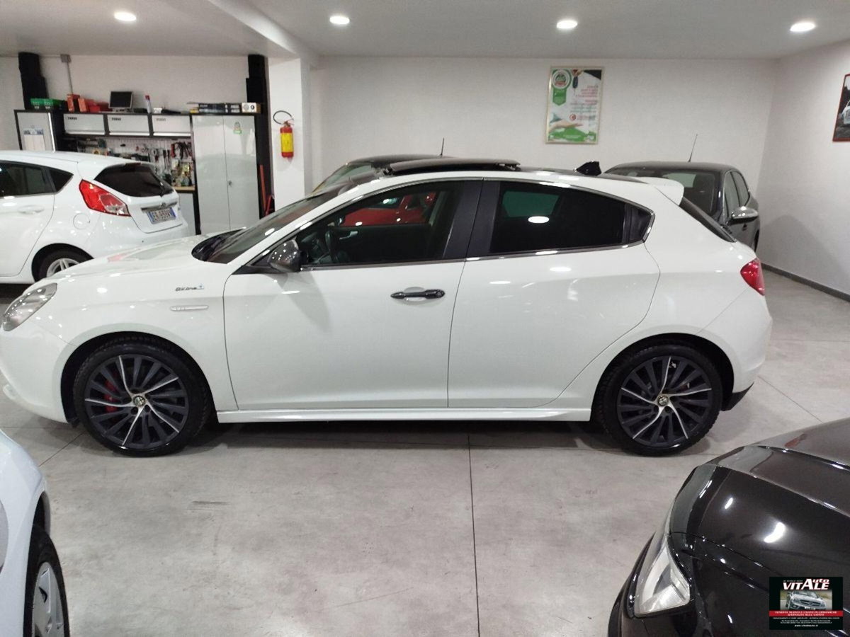 Alfa Romeo Giulietta 1.6 JTDm-2 Giulietta (8)