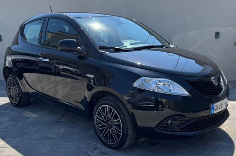 Lancia Ypsilon 1.0 FireFly 5 porte S&S Hybrid Gold Plus