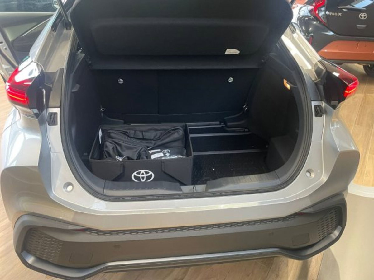 Toyota Toyota C-HR 1.8 hv Lounge fwd e-cvt (8)