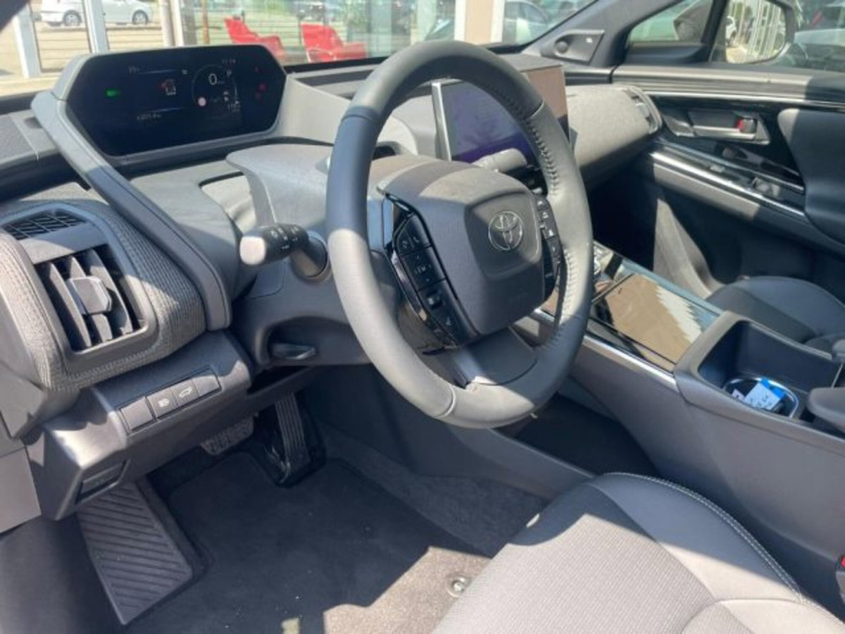 Toyota bZ4X ev Lounge 2wd 204cv (10)