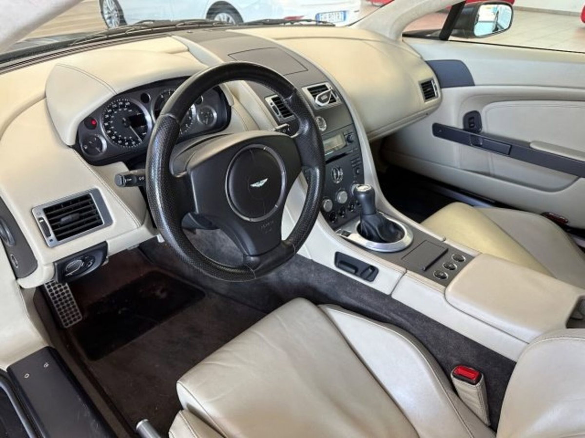 Aston Martin V8 Vantage Coupé V8 Vantage Coupé (10)