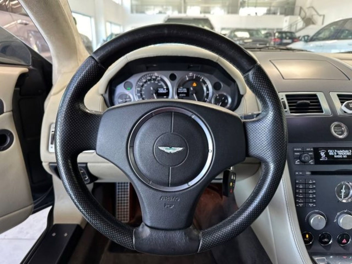 Aston Martin V8 Vantage Coupé V8 Vantage Coupé (11)