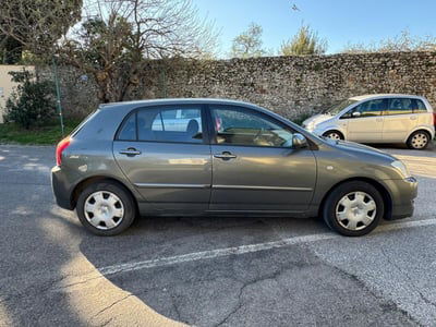 Toyota Corolla 1.4i 16V cat 5 porte Sol usata