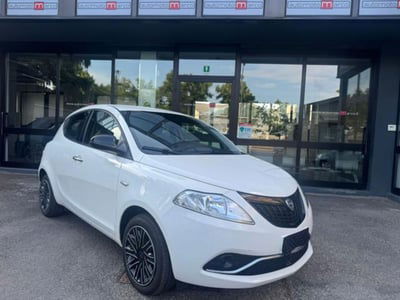 Lancia Ypsilon 1.0 FireFly 5 porte S&S Hybrid Silver Plus usata