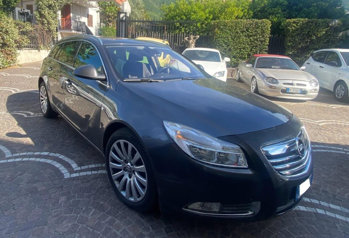 Opel Insignia Station Wagon CDTI 160CV Sports aut. Cosmo (2)