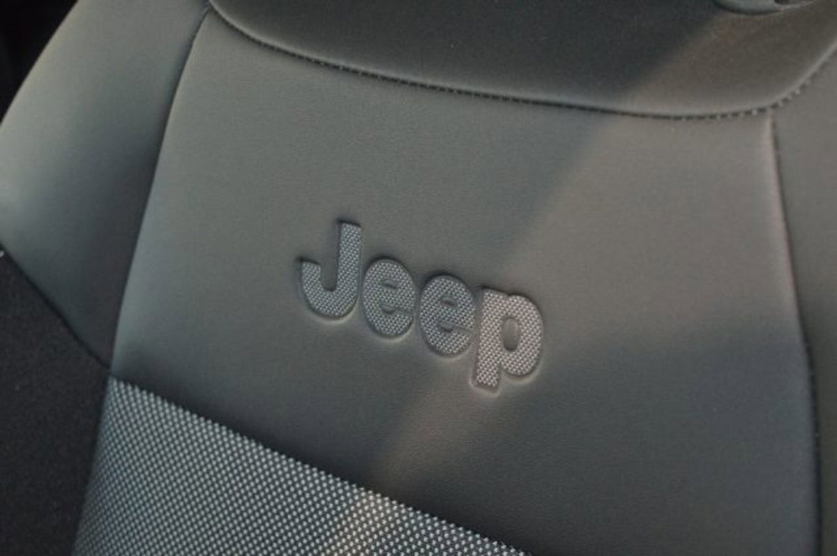 Jeep Avenger 1.2 turbo Summit fwd 100cv (13)