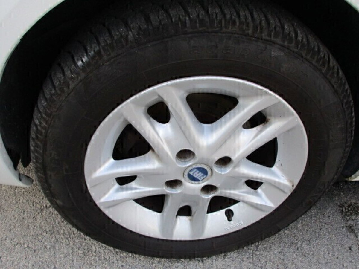 Fiat Punto 1.2 5 porte Active Natural Power (7)