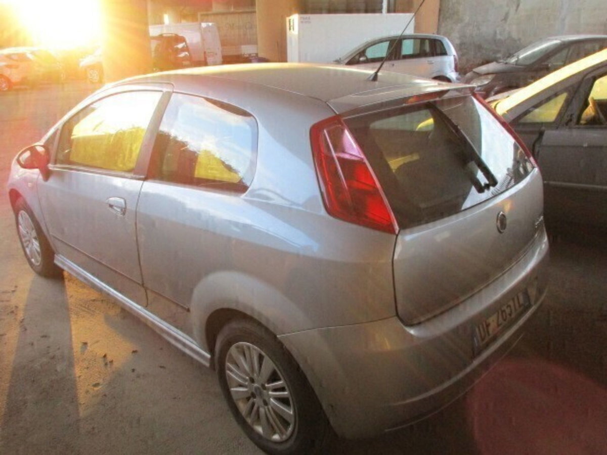 Fiat Grande Punto 1.4 3 porte Dynamic (3)