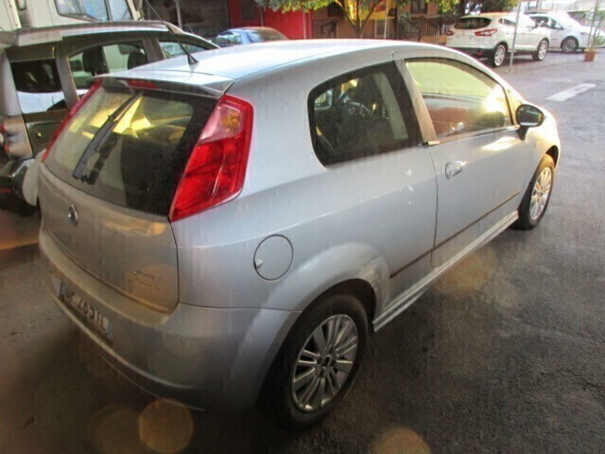 Fiat Grande Punto 1.4 3 porte Dynamic (4)
