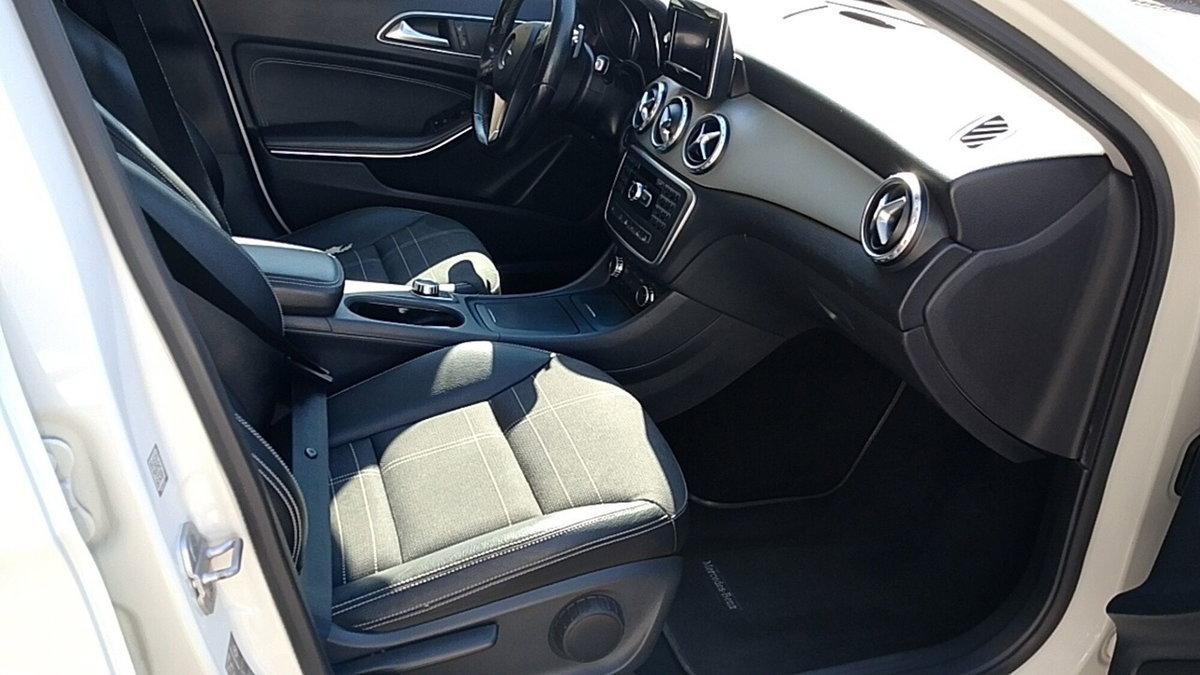Mercedes-Benz GLA SUV 200 CDI Automatic 4Matic Executive (9)