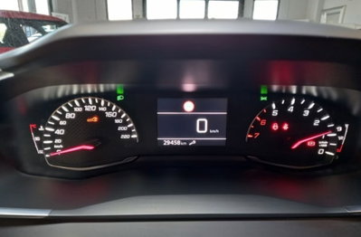 Peugeot 2008 PureTech 100 S&S Active (9)