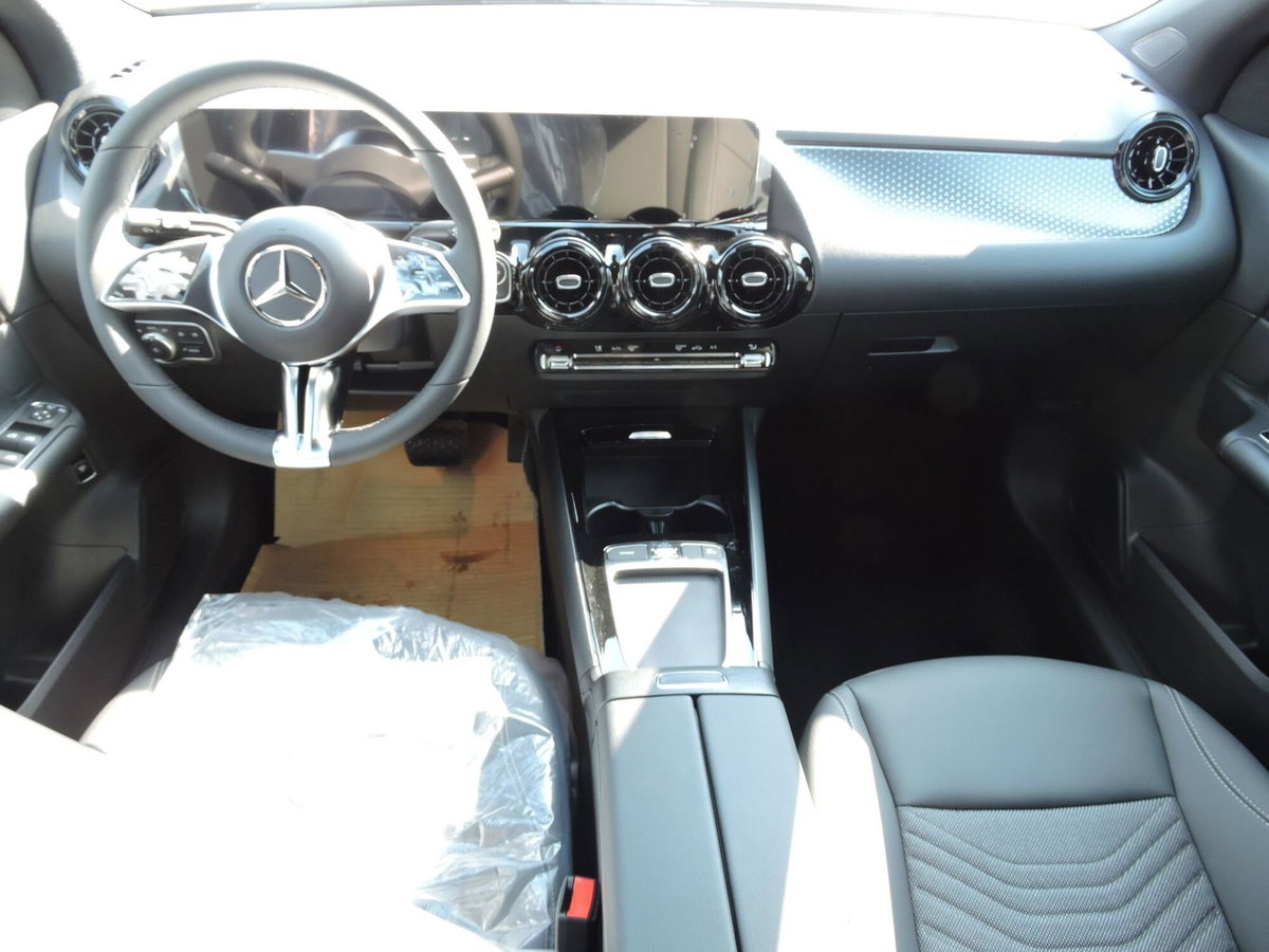 Mercedes-Benz GLA SUV 180 Advanced auto (11)