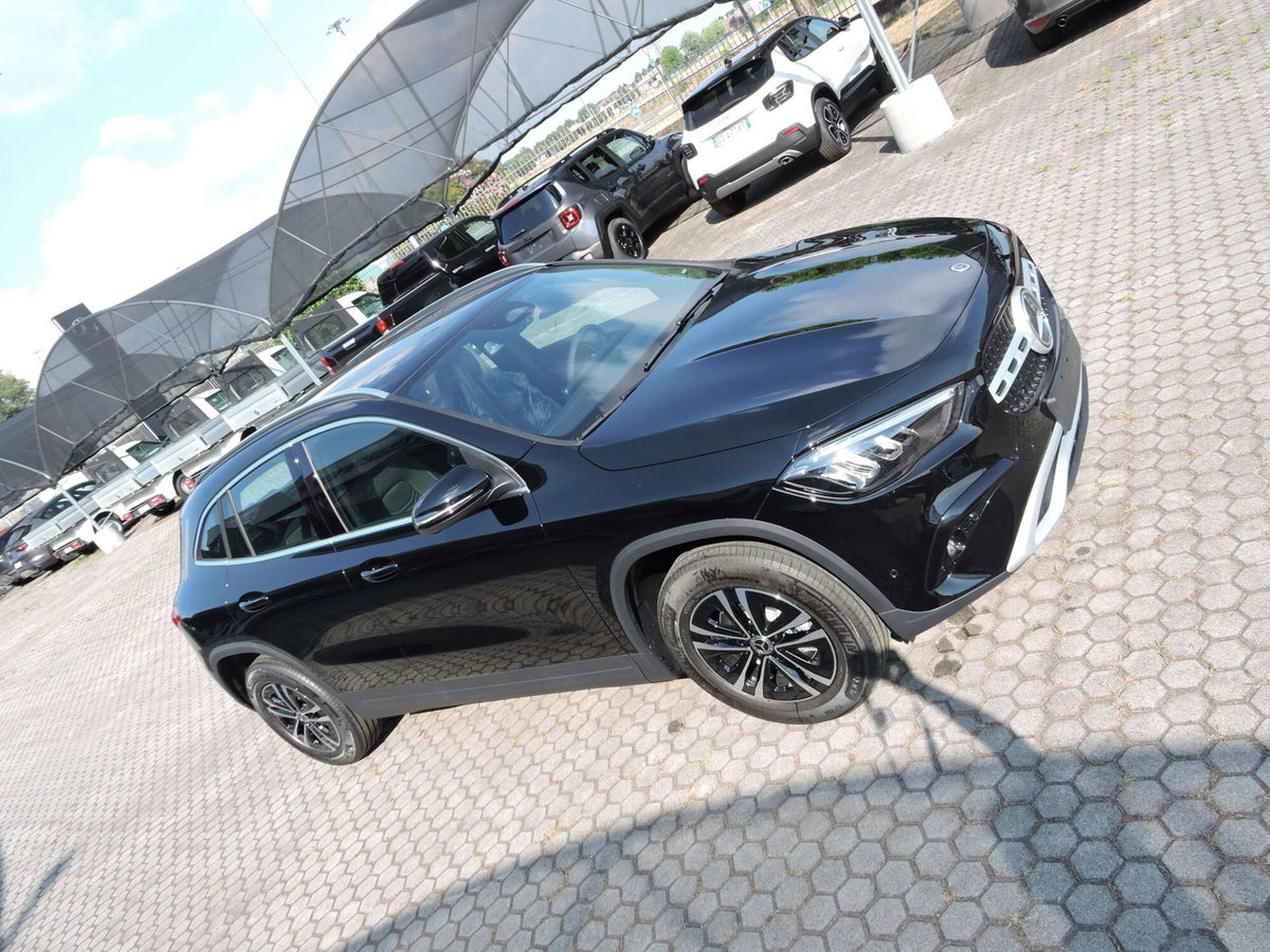 Mercedes-Benz GLA SUV 180 Advanced auto (3)