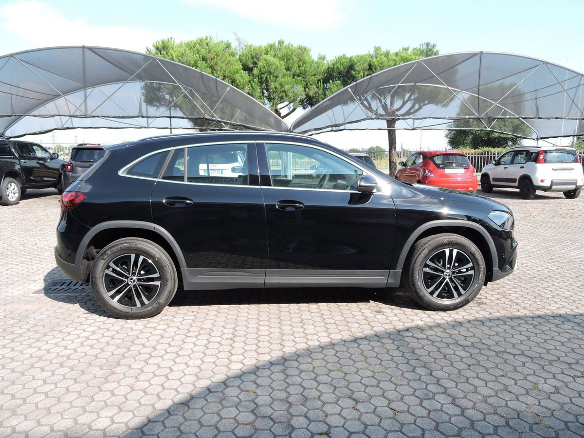 Mercedes-Benz GLA SUV 180 Advanced auto (4)