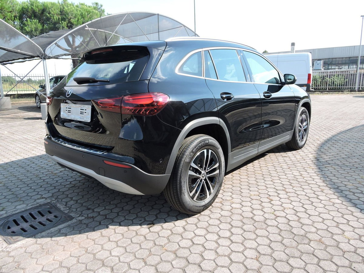 Mercedes-Benz GLA SUV 180 Advanced auto (5)