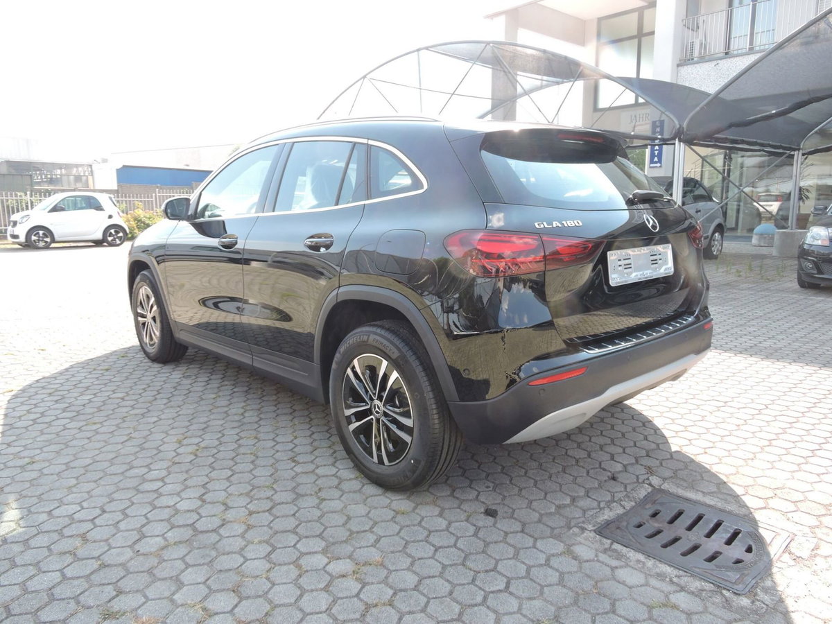 Mercedes-Benz GLA SUV 180 Advanced auto (6)