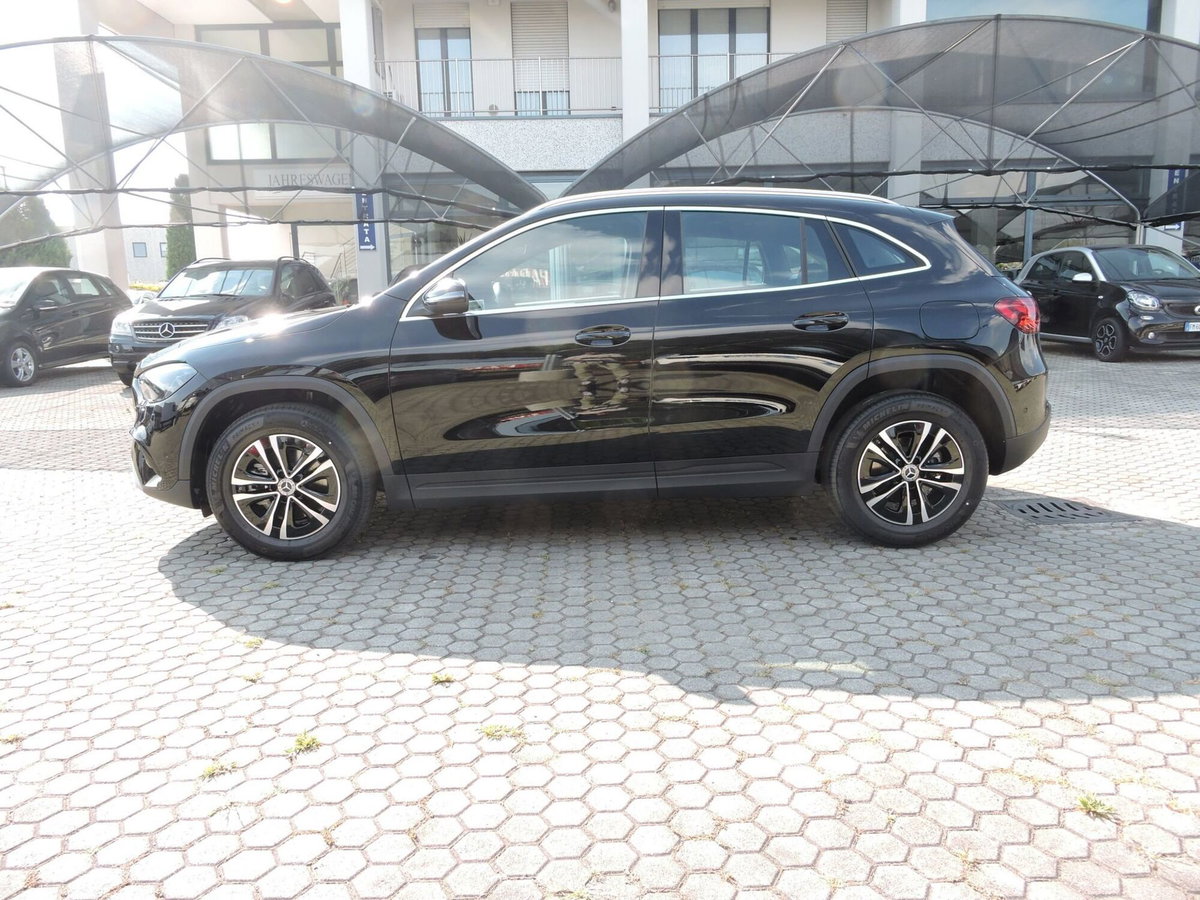 Mercedes-Benz GLA SUV 180 Advanced auto (7)