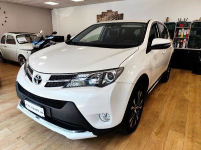 Toyota Rav4 D-4D 4WD Style White Ed. usata