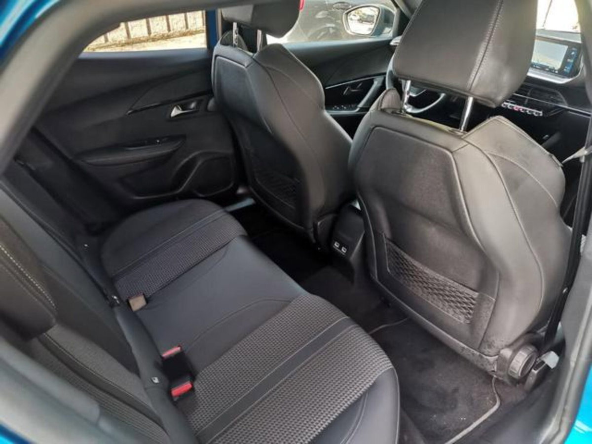 Peugeot 2008 PureTech 130 S&S EAT8 GT Pack (17)