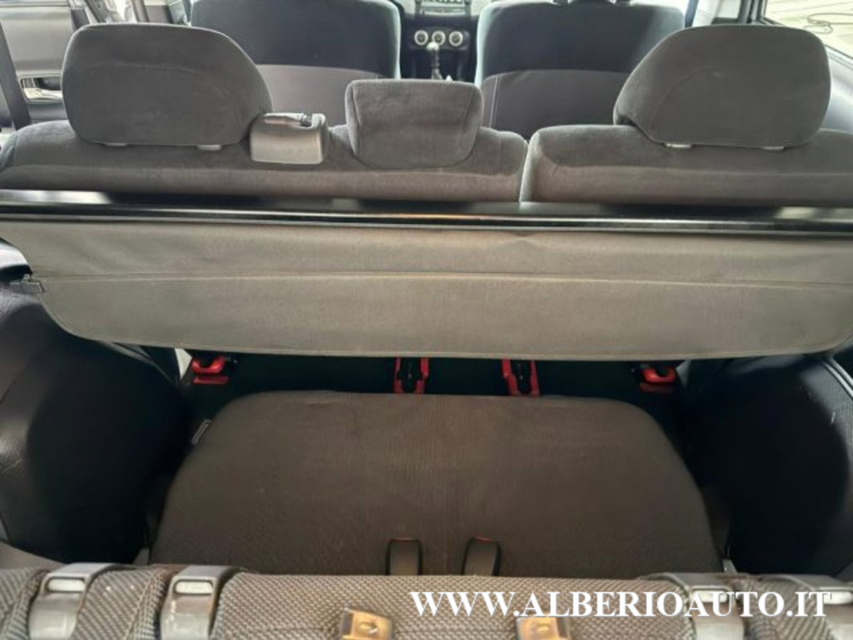 Mitsubishi Outlander 2.0 DI-D Instyle 7 p.ti DPF (12)