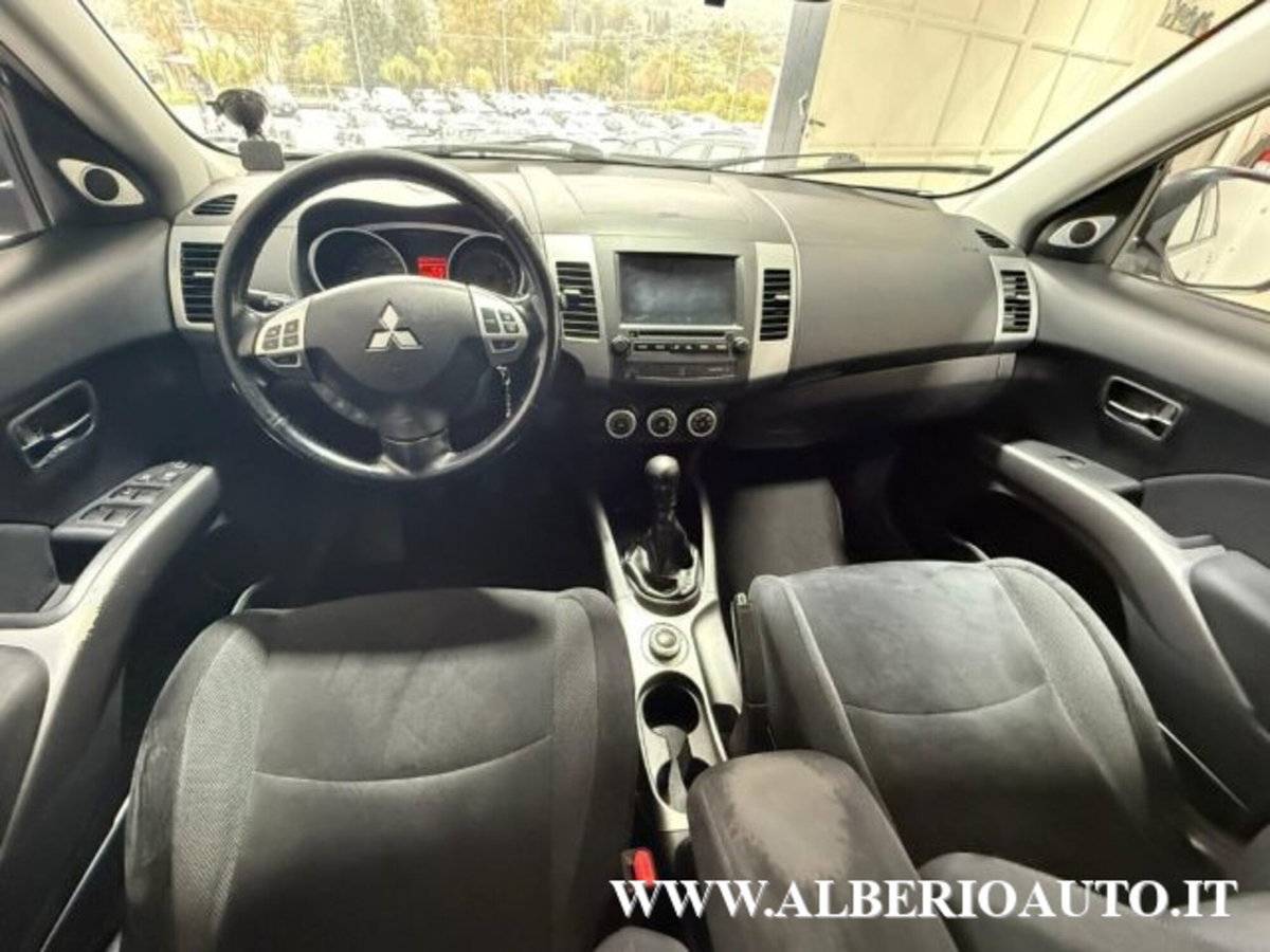 Mitsubishi Outlander 2.0 DI-D Instyle 7 p.ti DPF (13)