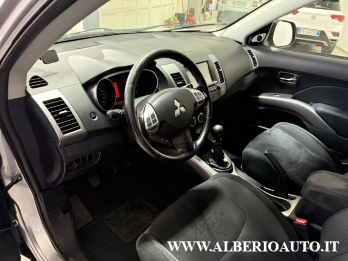 Mitsubishi Outlander 2.0 DI-D Instyle 7 p.ti DPF (14)