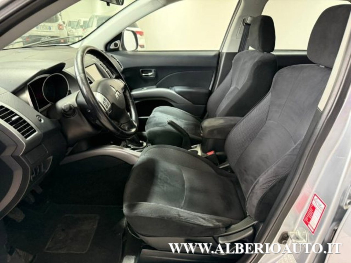 Mitsubishi Outlander 2.0 DI-D Instyle 7 p.ti DPF (15)