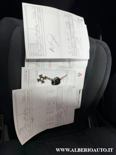 Mitsubishi Outlander 2.0 DI-D Instyle 7 p.ti DPF (17)