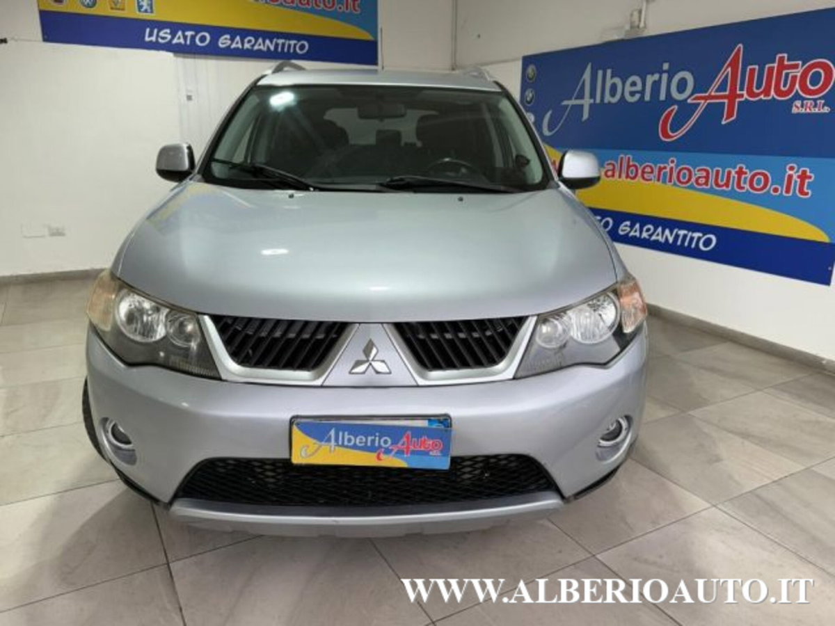Mitsubishi Outlander 2.0 DI-D Instyle 7 p.ti DPF (3)