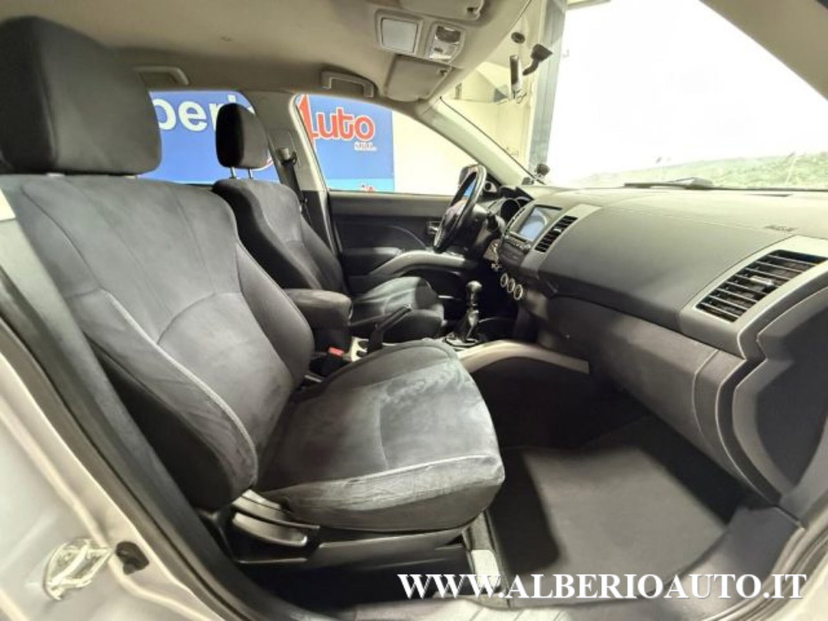 Mitsubishi Outlander 2.0 DI-D Instyle 7 p.ti DPF (6)