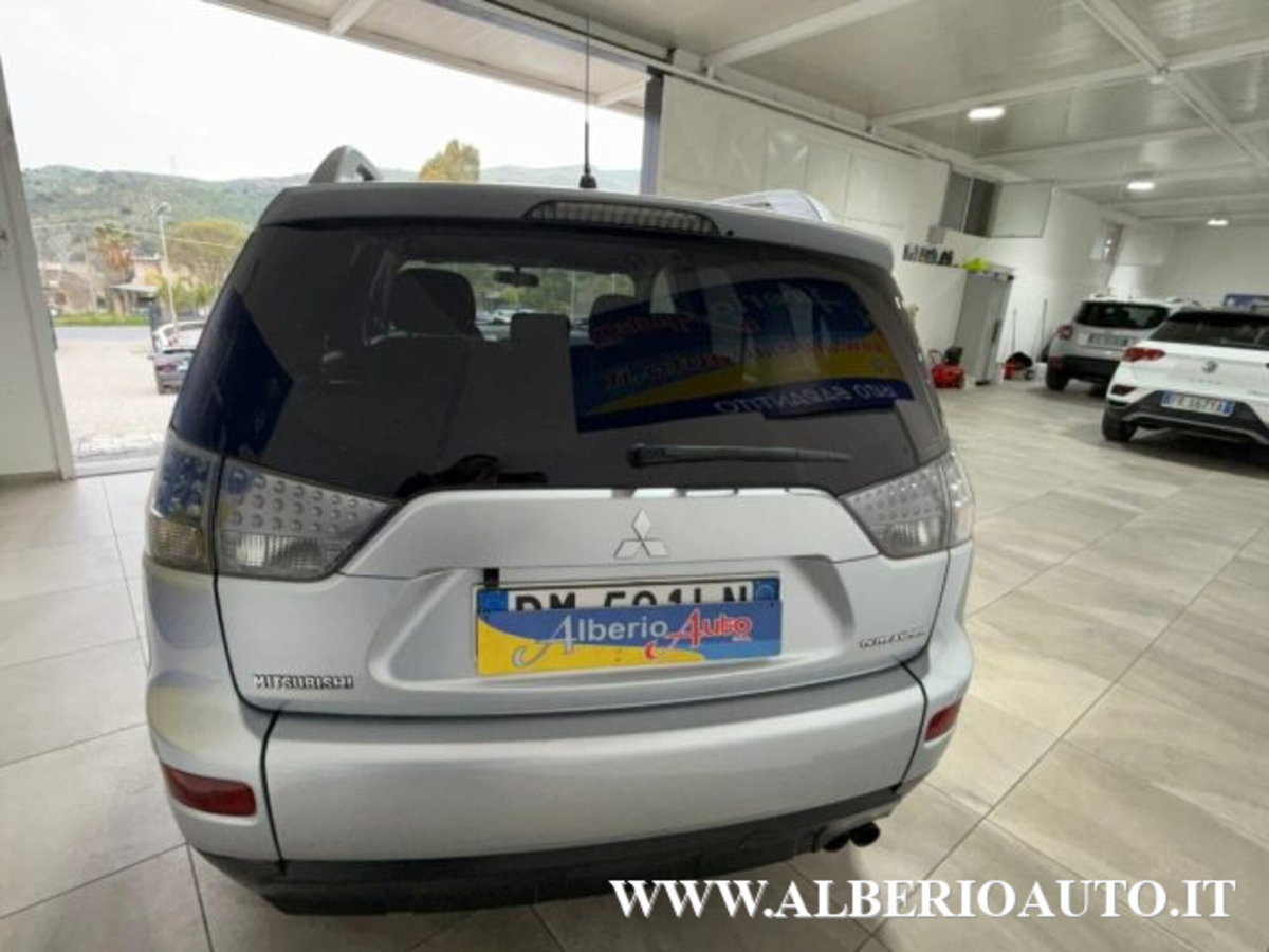 Mitsubishi Outlander 2.0 DI-D Instyle 7 p.ti DPF (7)