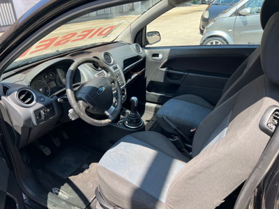 Ford Fiesta 1.4 TDCi 68CV 3 porte Titanium (6)