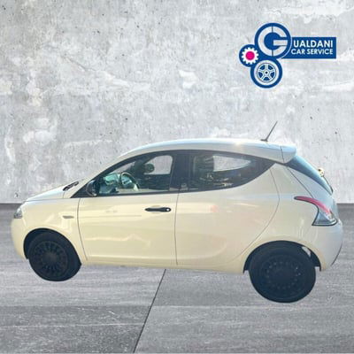 Lancia Ypsilon 1.0 FireFly 5 porte S&S Hybrid Ecochic Silver usata