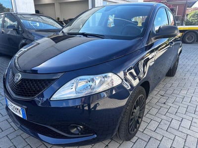Lancia Ypsilon 1.0 FireFly 5 porte S&S Hybrid Ecochic Silver usata