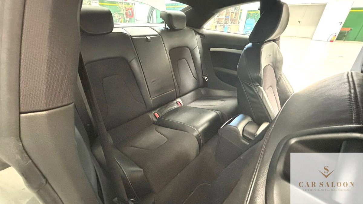 Audi A5 Coupé 2.0 TFSI 211 CV multitronic Ambiente (16)