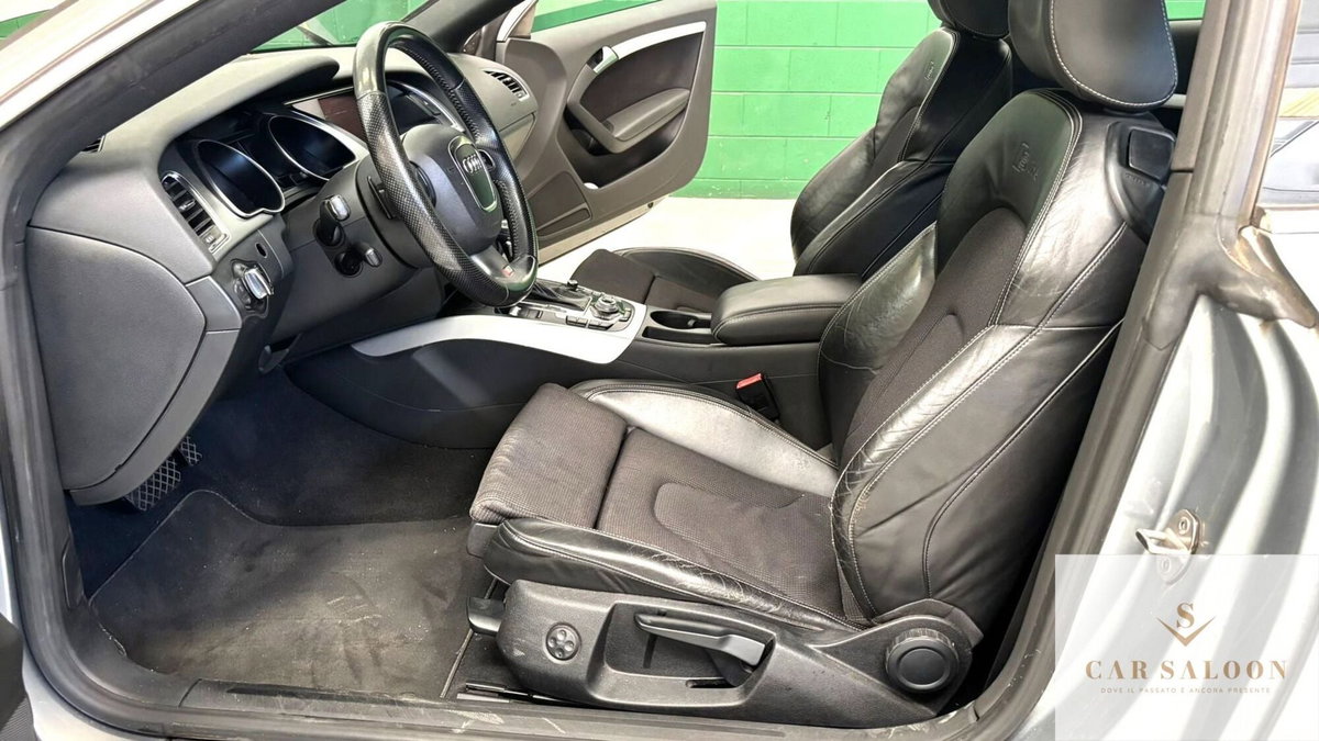 Audi A5 Coupé 2.0 TFSI 211 CV multitronic Ambiente (17)